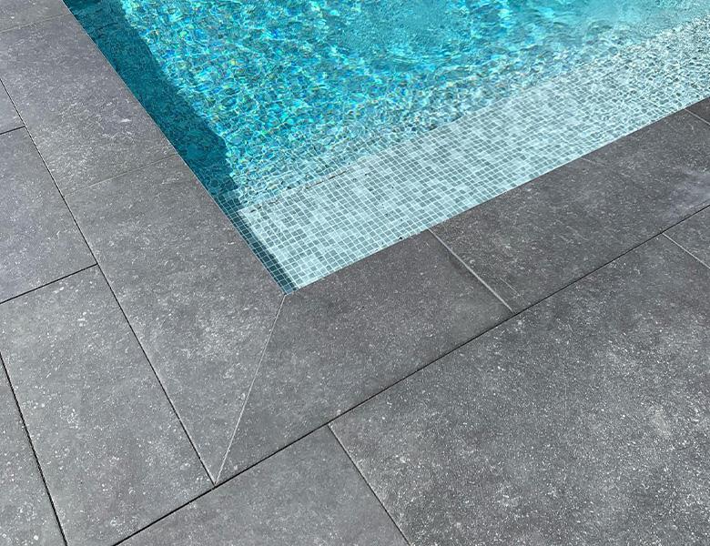 Großformatplatte Duomo Bluestone Noir 60×90 cm