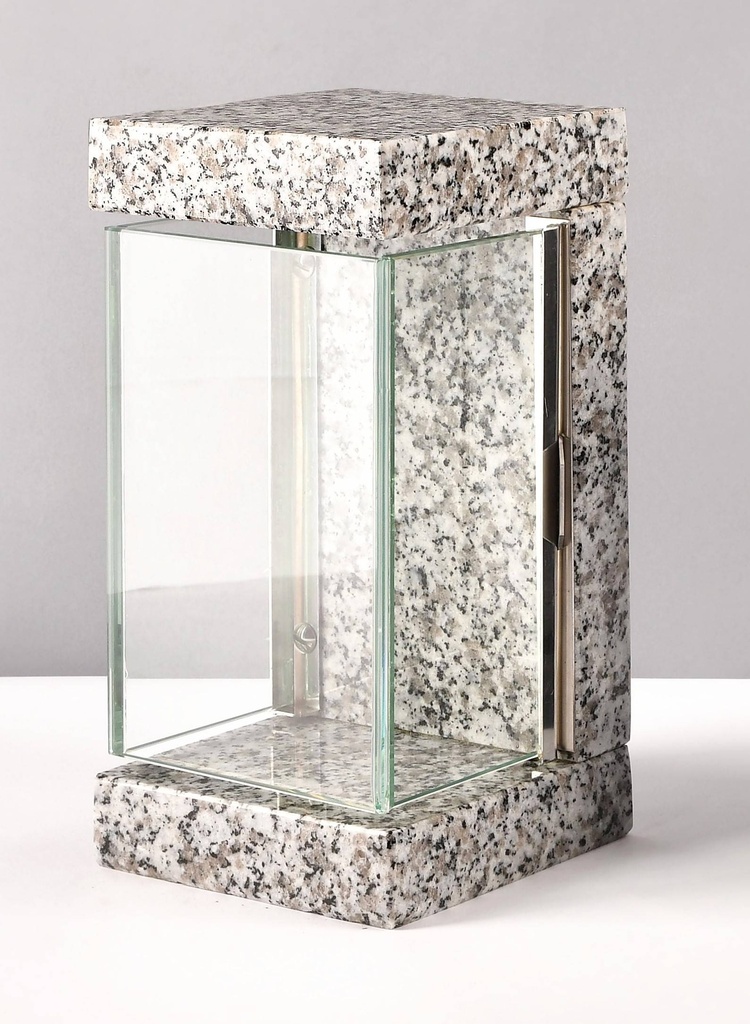 Granit-Grablatern L83