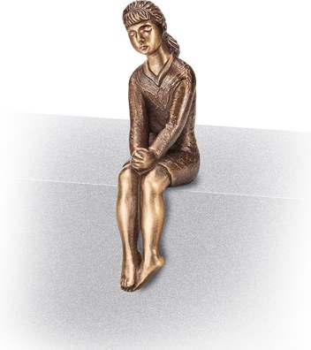 [ST-85534] Bronzová socha dívky, sedící, 10×3×4 cm