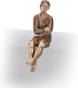 Bronzefigur Junge sitzend für Grabstein, 10×6 cm