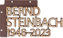 Bronze-Quader mit Buchstaben, linke obere Ecke, Höhe 13,5 cm
