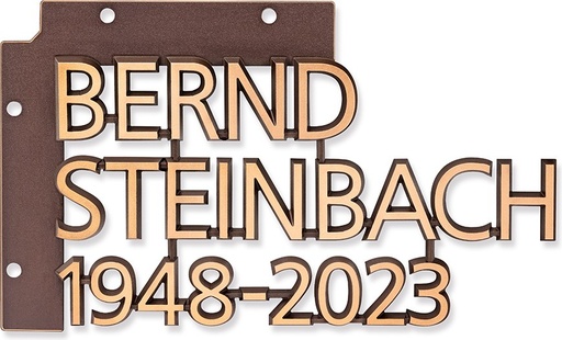 [ST-SYM51] Bronze-Quader mit Buchstaben, linke obere Ecke, Höhe 13,5 cm
